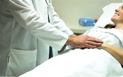 近日，有報道稱35%的女性患有子宮肌瘤。專家表示，大約4-5個育齡期女性中就有一人患子宮肌瘤，子宮肌瘤影響生育，尤其容易造成胚胎停孕、流產。她建議，女性至少每年做一次B超檢查。